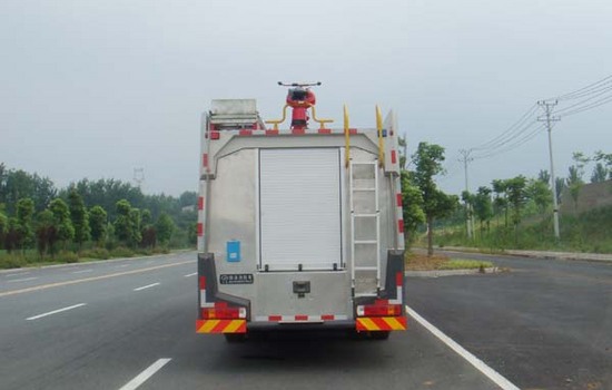 重汽豪沃16吨泡沫消防车（国五）图片
