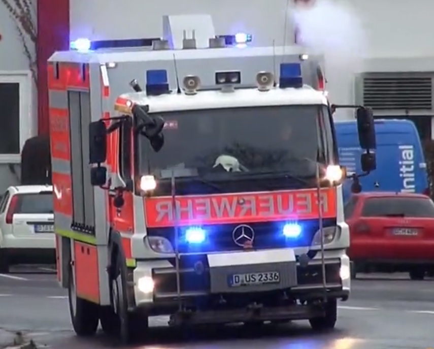 德国杜塞尔多夫消防车出警合集