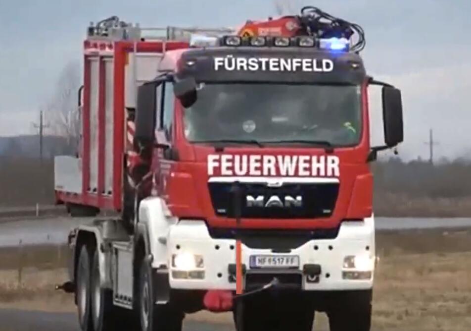 德国消防车出警，见识一下什么是高科技设备！
